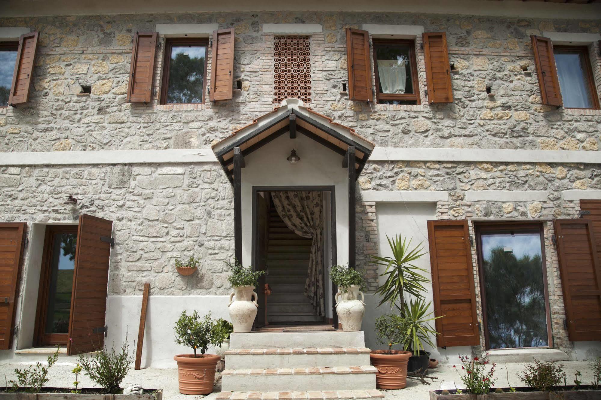 Locanda Villa Naumanni ตาร์กวิเนีย ภายนอก รูปภาพ