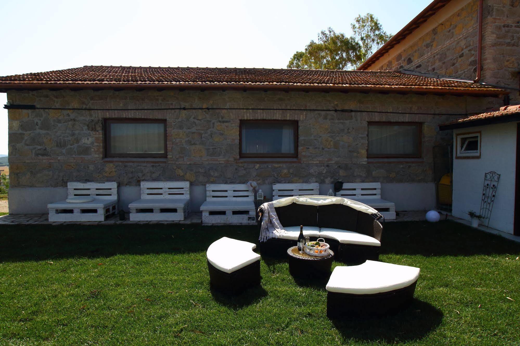 Locanda Villa Naumanni ตาร์กวิเนีย ภายนอก รูปภาพ